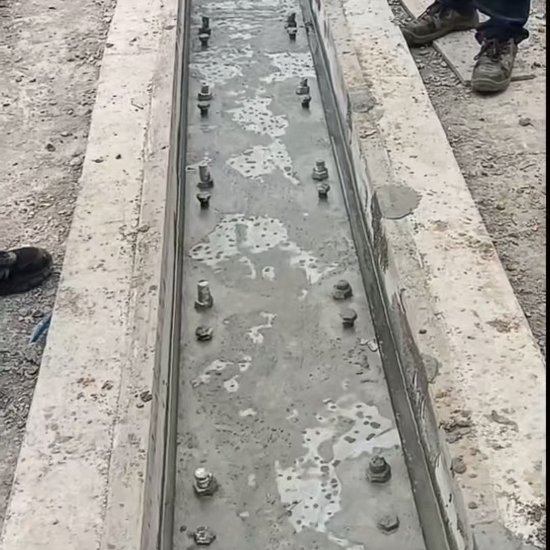 新宁港口码头起重机龙门吊重型机械设备稳固用早强快凝轨道胶泥